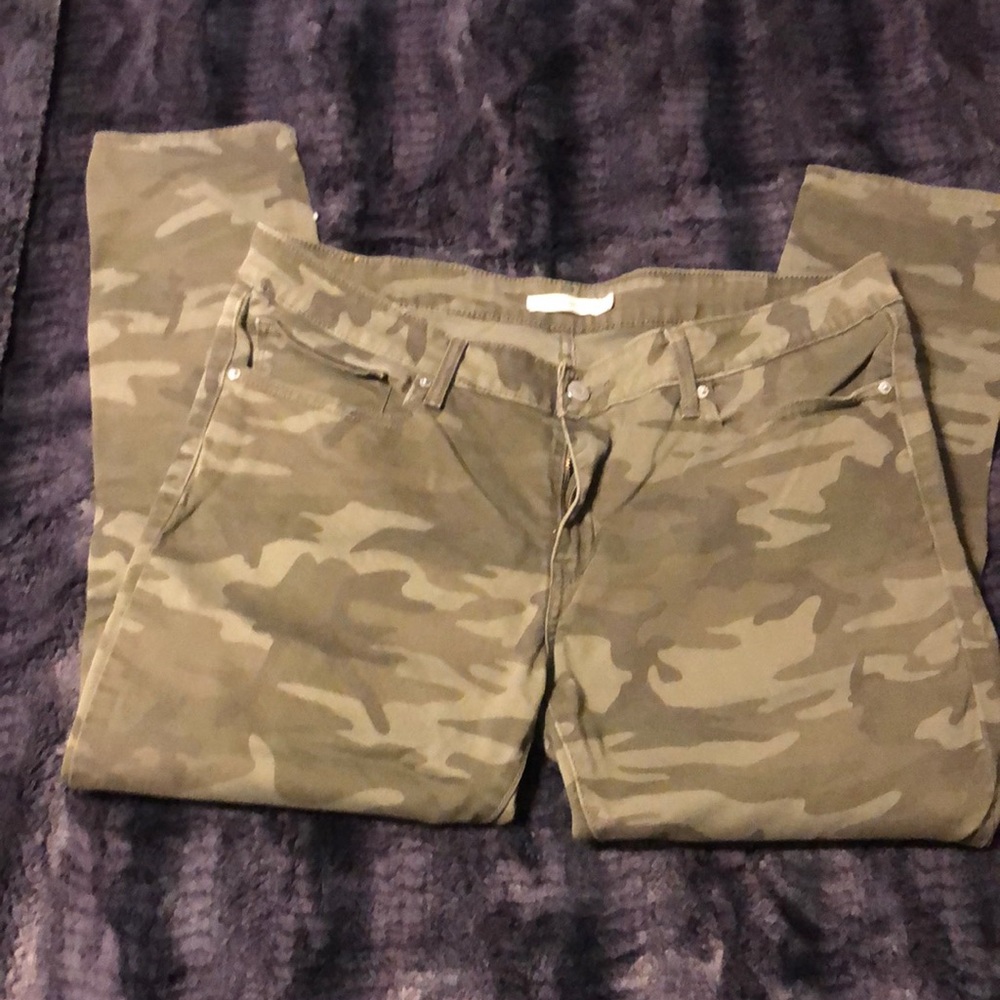 Levi’s 711 skinny camo 33